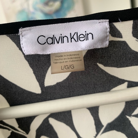 Black and Withe Calvin Klein blouses, like new!! Very pretty. - Picture 4 of 6